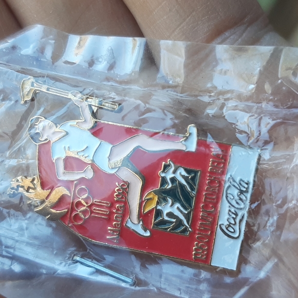 Coca-Cola Olympic Torch Relay Pin 1996 Atlanta - Picture 2 of 5
